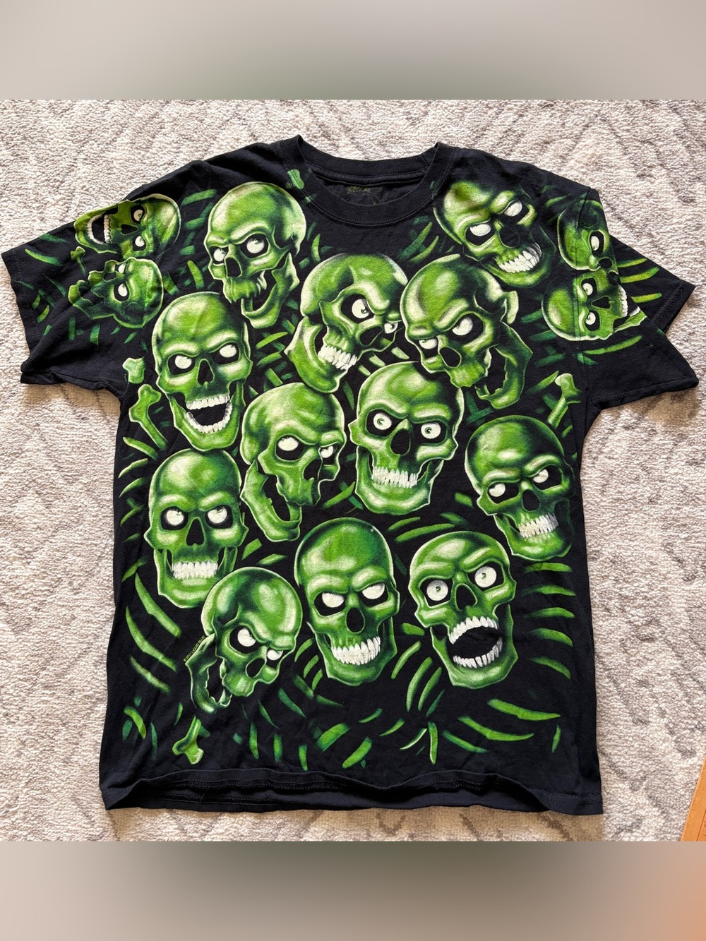 Liquid Blue Skulls All Over Men’s L 2017 rare
